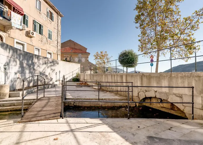 Apartament Coli App Ema & Antigona